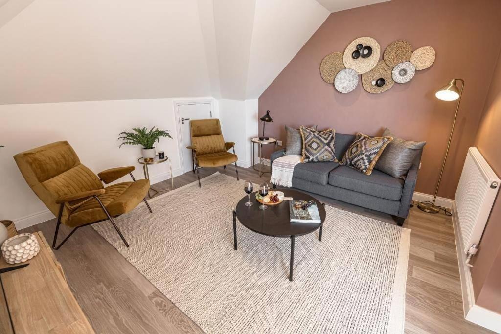 Bournecoast - Stylish Flat With Balcony - Sea Views - 10 Min Walk To Beach - Parking - Wifi - Fm8407 본머스 외부 사진