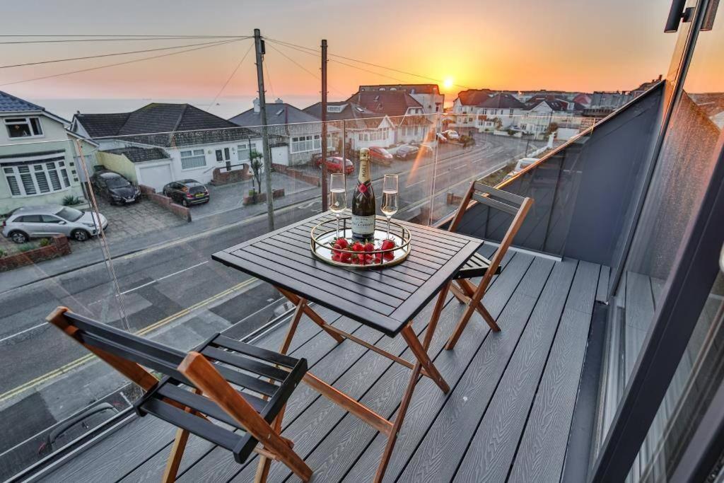 Bournecoast - Stylish Flat With Balcony - Sea Views - 10 Min Walk To Beach - Parking - Wifi - Fm8407 본머스 외부 사진