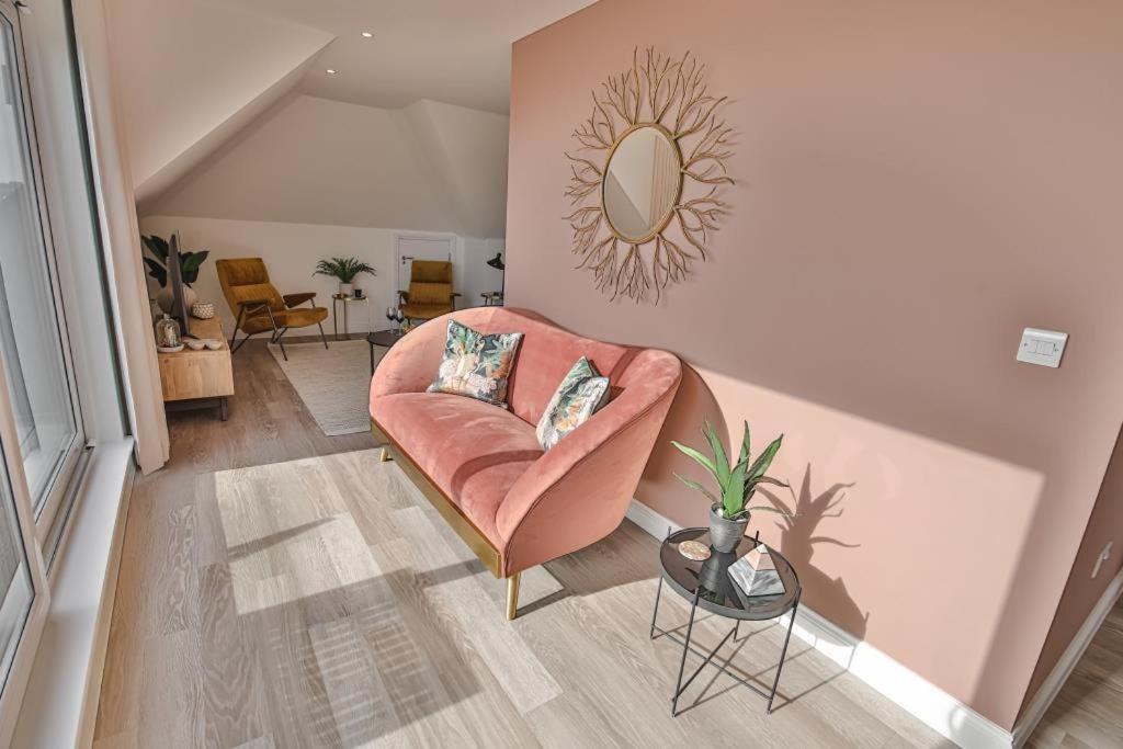 Bournecoast - Stylish Flat With Balcony - Sea Views - 10 Min Walk To Beach - Parking - Wifi - Fm8407 본머스 외부 사진