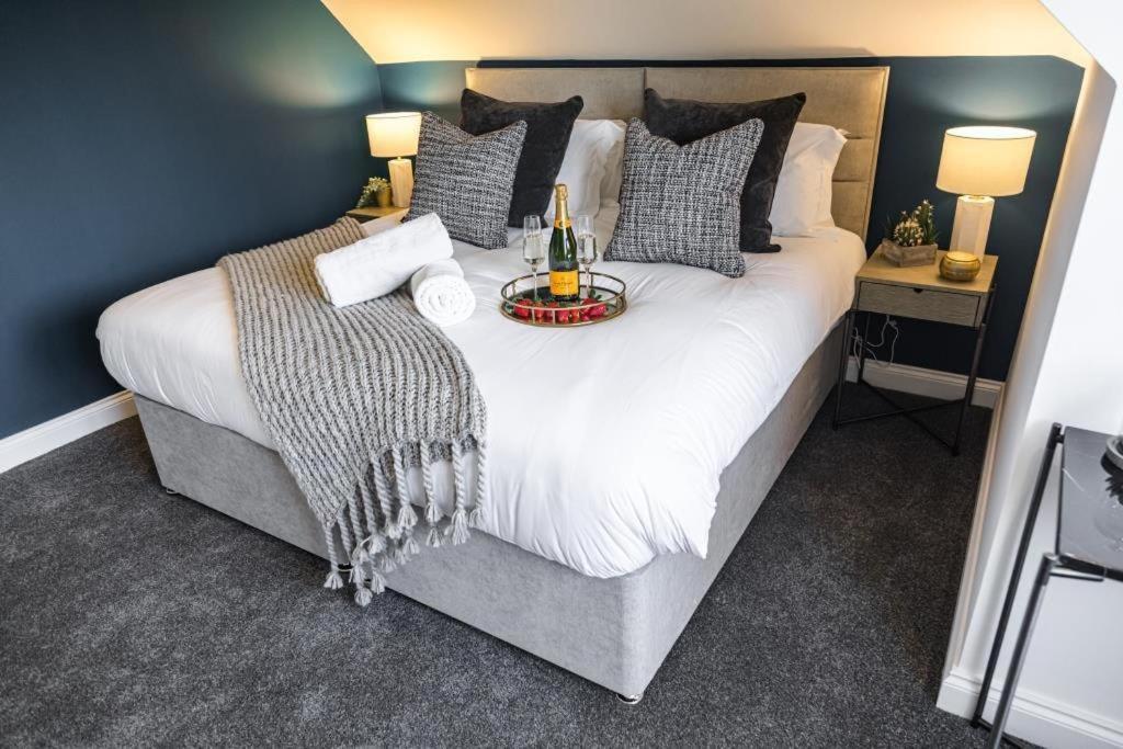 Bournecoast - Stylish Flat With Balcony - Sea Views - 10 Min Walk To Beach - Parking - Wifi - Fm8407 본머스 외부 사진